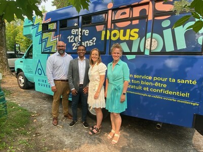 De gauche à droite : Benoit Geneau, directeur général adjoint des programmes sociaux et de réadaptation, CISSS de la Montérégie-Centre; Lionel Carmant, ministre responsable des Services sociaux; Julie Coupal, directrice générale , Fondation santé; Audrey Bogemans, députée d’Iberville (Groupe CNW/Cabinet du ministre responsable des Services sociaux)